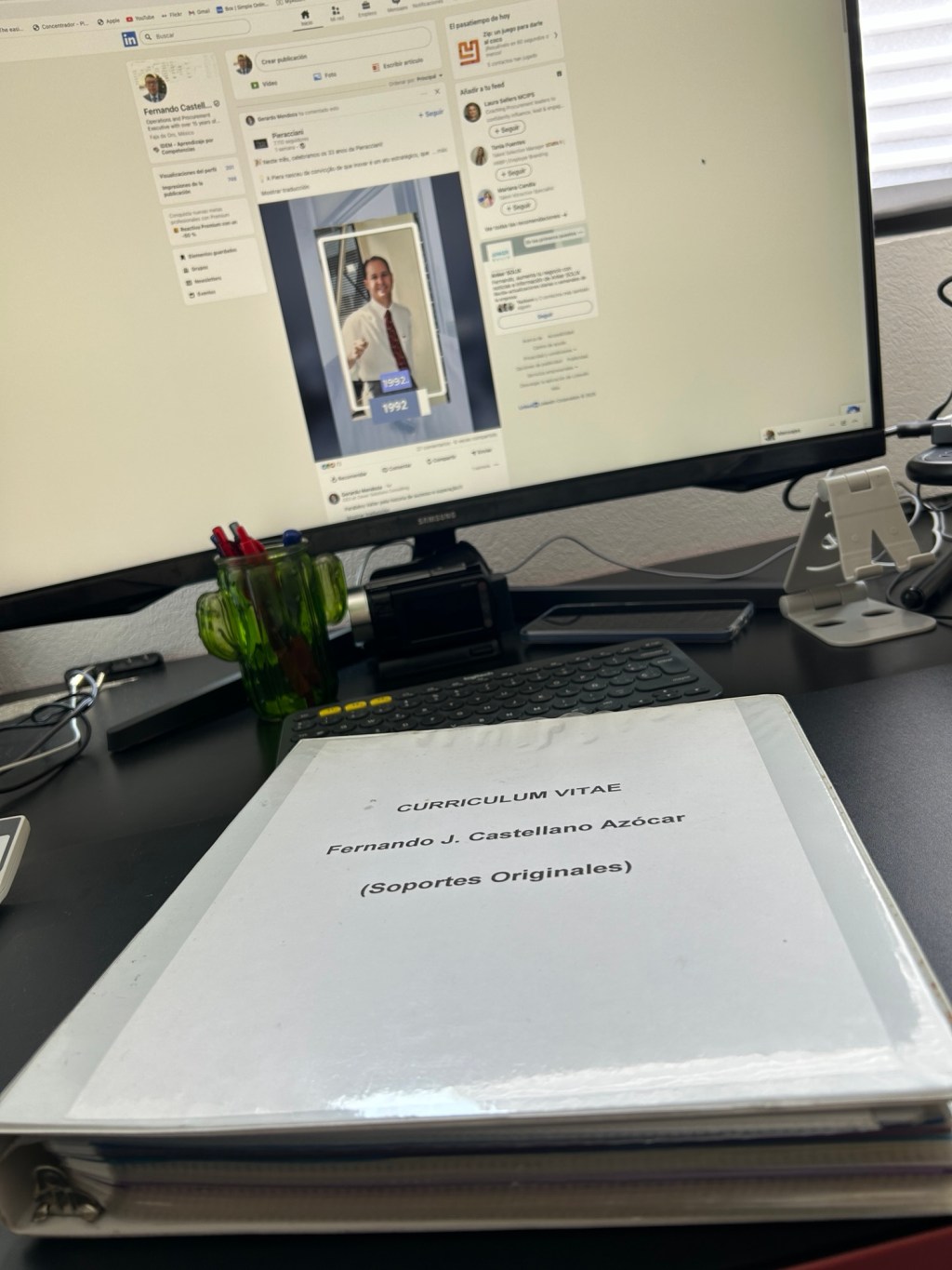 Cuando un currículum cabe en una carpeta (y no en LinkedIn)